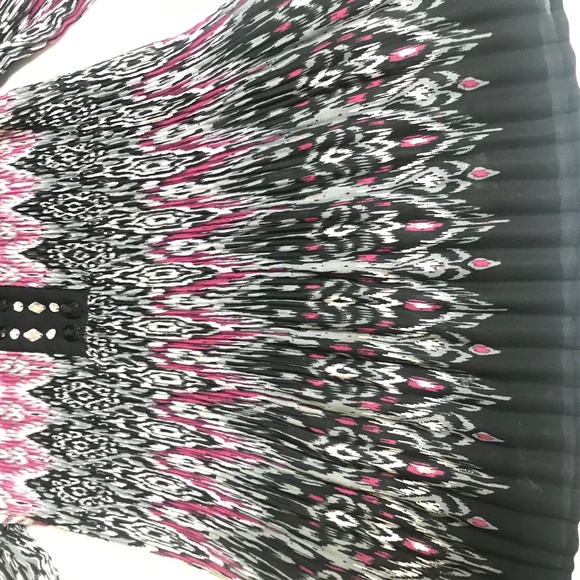 Larry Levine V-Neck Top • Long Sleeve • Pink Black Gray Ikat Print Stretchy - Picture 11 of 13